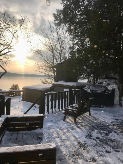 Om Chalet 2 Avec Spa Et Foyer Borde Du Fleuve St-Pierre-de-l'Île-d'Orléans Εξωτερικό φωτογραφία