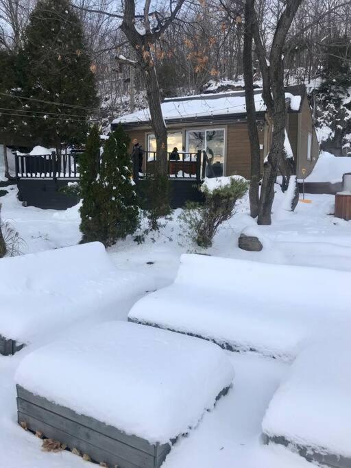 Om Chalet 2 Avec Spa Et Foyer Borde Du Fleuve St-Pierre-de-l'Île-d'Orléans Εξωτερικό φωτογραφία