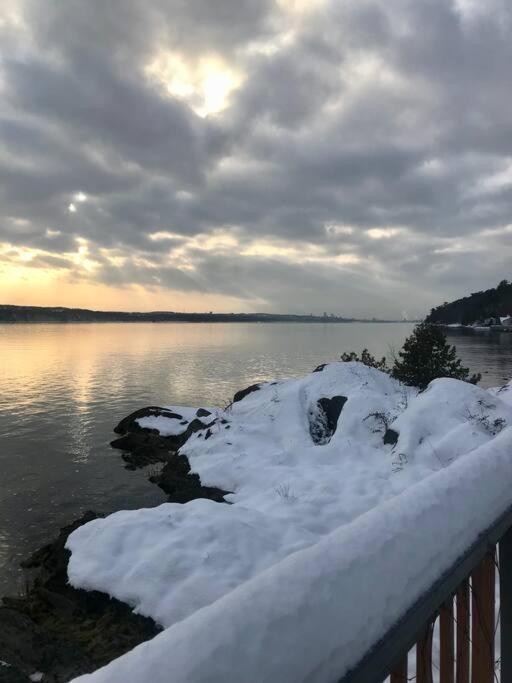 Om Chalet 2 Avec Spa Et Foyer Borde Du Fleuve St-Pierre-de-l'Île-d'Orléans Εξωτερικό φωτογραφία