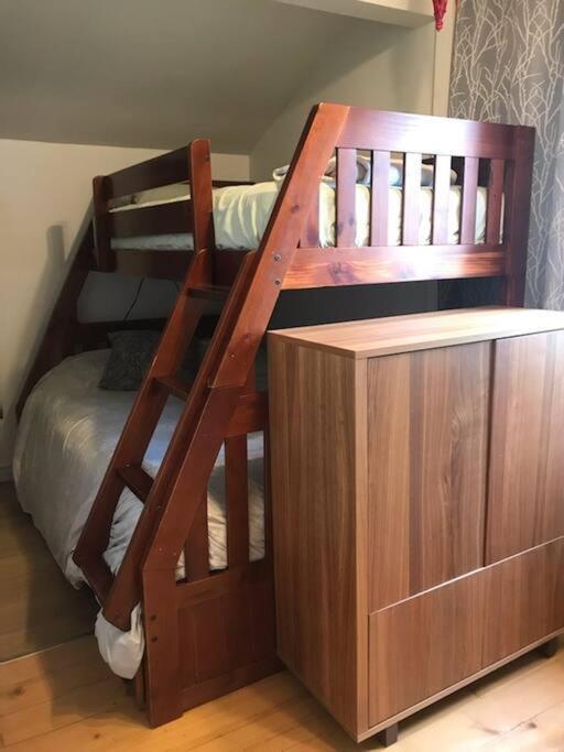 Om Chalet 2 Avec Spa Et Foyer Borde Du Fleuve St-Pierre-de-l'Île-d'Orléans Εξωτερικό φωτογραφία